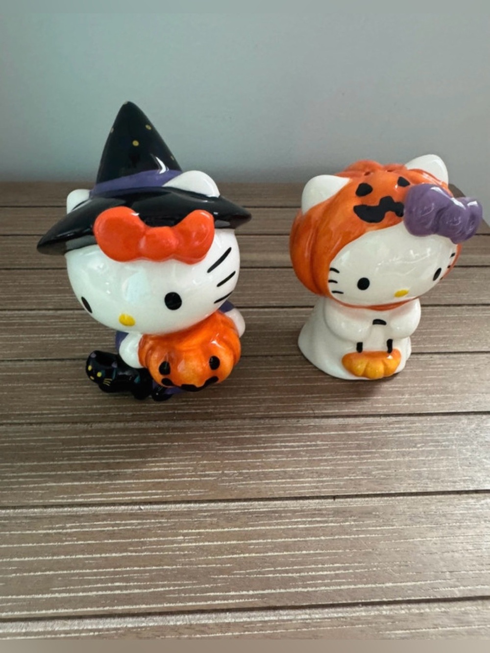HTF Hello Kitty Halloween Salt & Pepper Shakers Set Blue Sky Clayworks 2024